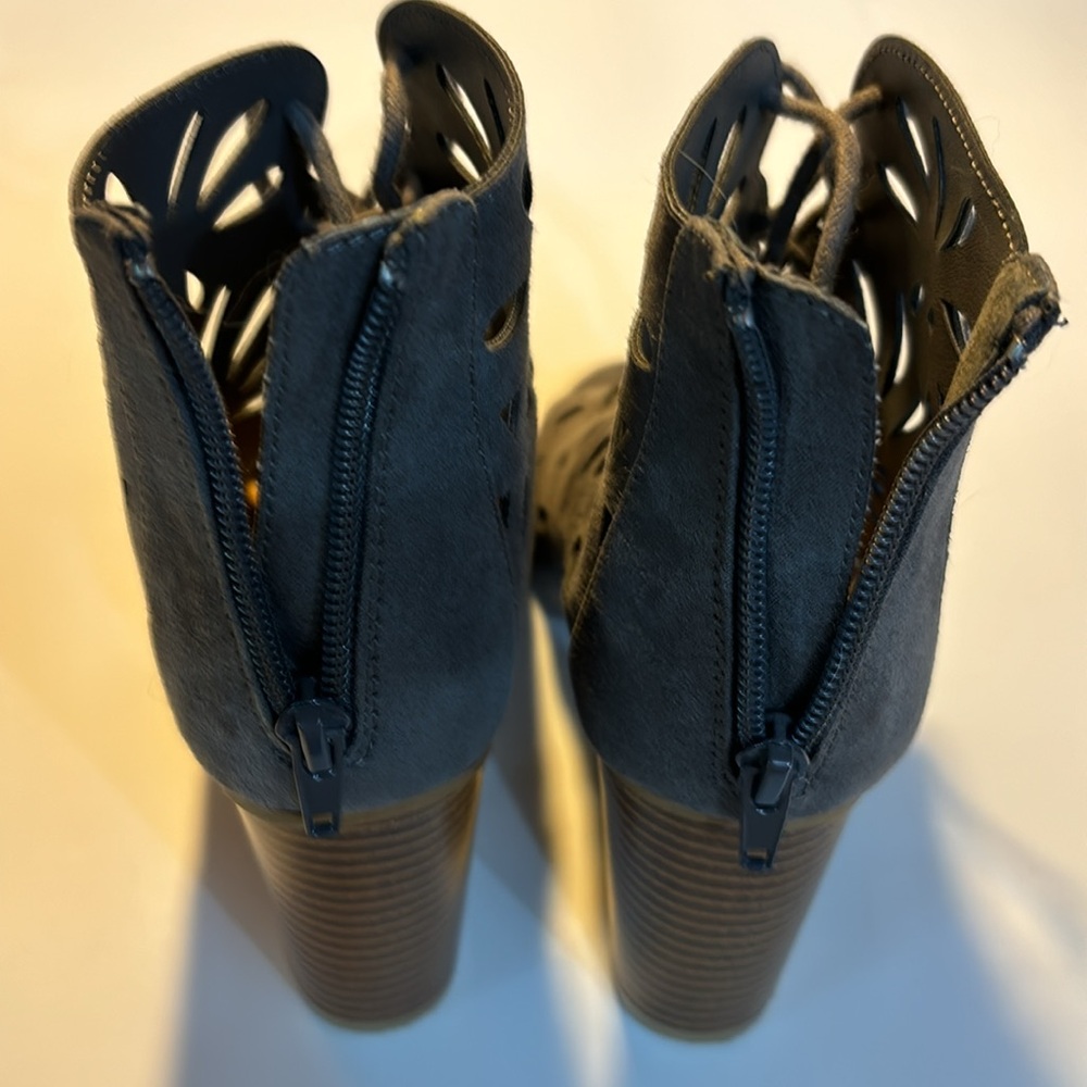 Rampage floral cut out open toe laced sandals 3 1/4 inch block heels size 6 - Picture 4 of 6